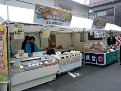 神楽坂通りにも特産物を販売しているお店がありました。