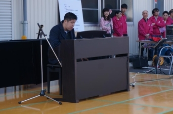菊池拓実さんのピアノ演奏
