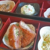 TVで紹介された2段弁当　cafe木木 （カフェ　キモク）　【羽島郡笠松町】