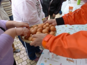 朝採り卵も大人気！　卵の追加がくるまで「ゆでたまご」を食べて待っていて下さいね。<br>