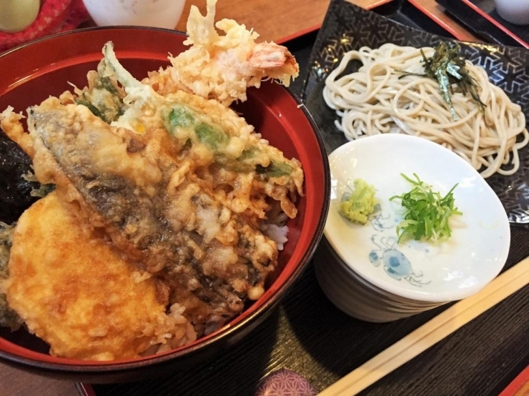 天丼小ざるうどんセット　1,150円（税抜）