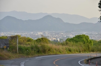 駐車場から三島を望む