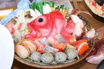 色鮮やかな海鮮鍋