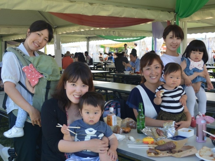 立川市にお住まいのママ友さんたち。<br>「台湾混ぜそば（長城菜館）」と、「ずんだシェーキ（仙台ずんだ杜庵）」がオススメ！<br>ずんだシェーキおいしいですよね♪　U太郎も飲みました。