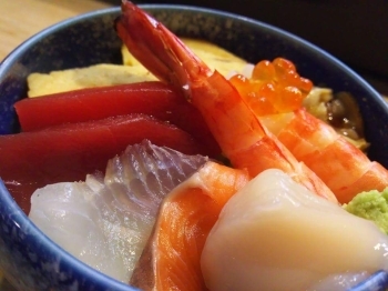小松菜混ぜ込み海鮮丼　