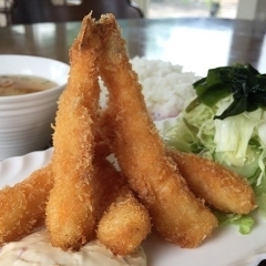 サクサクふわふわ食感に病みつき♪ 　エビフライランチ