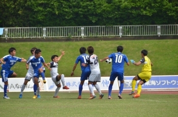 最後は中村選手が押し込んで