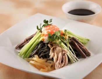 黒胡麻涼麺