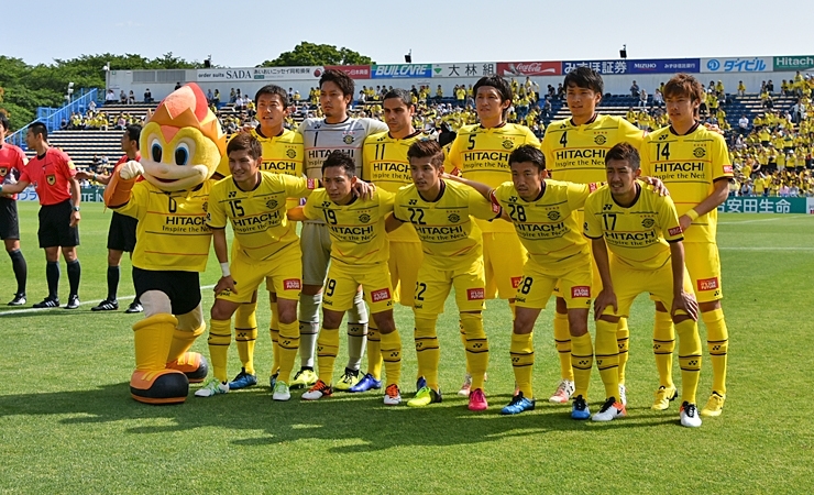 試合開始直前。後列の向かって左端に立っていることが多いですね！