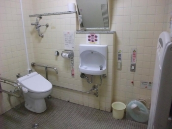 だれでもトイレ内部「エコギャラリー新宿」