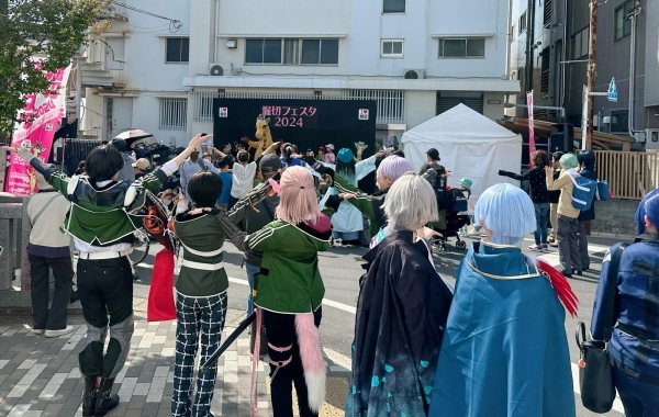 街中コスプレで賑わう堀切フェスタ2024☆ステージイベント＆コスプレacosta（アコスタ）☆パネル撮影でほりきりんアクリルキーホルダーGET！