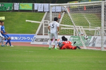 薗田選手が押し込み、ゴール！！