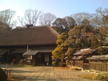吉田家の母屋です。典型的な日本家屋なので、冬はちょっと足が冷えます。（笑）