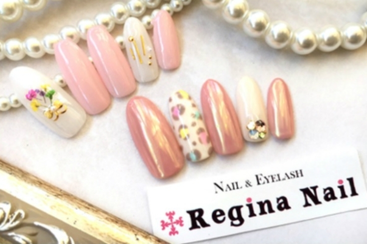 「Regina Nail」豊富なデザインサンプルを取り揃えております