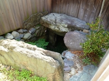 戦場へ赴く際に幸村が使用したとされる抜け穴。大阪城まで繋がっているとかいないとか。