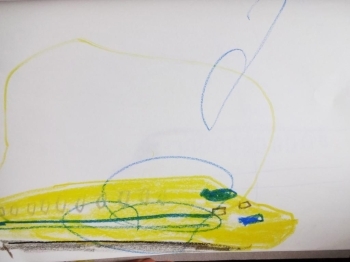 私が子どもの好きな新幹線を描いたら、全くクレヨンを使わなかった次男が反応してぐるぐる。