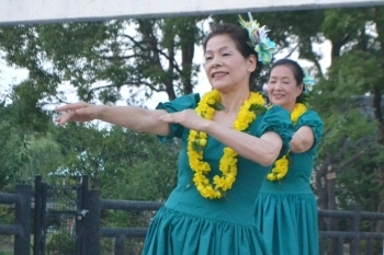 ハワイアンの心地良いフラのダンスで、しっとり締めくくります。