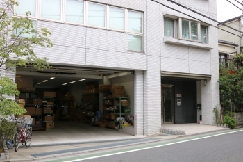 地元で地域密着のお仕事を60年以上続けています。「東京テープ株式会社」