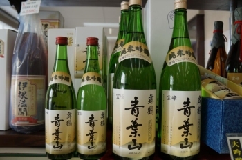 舞鶴銘酒「青葉山」の他、日本酒も多数揃っています。