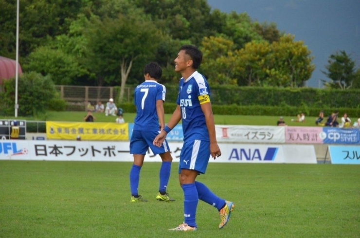 オウンゴールは尾崎選手のクロスからうまれました