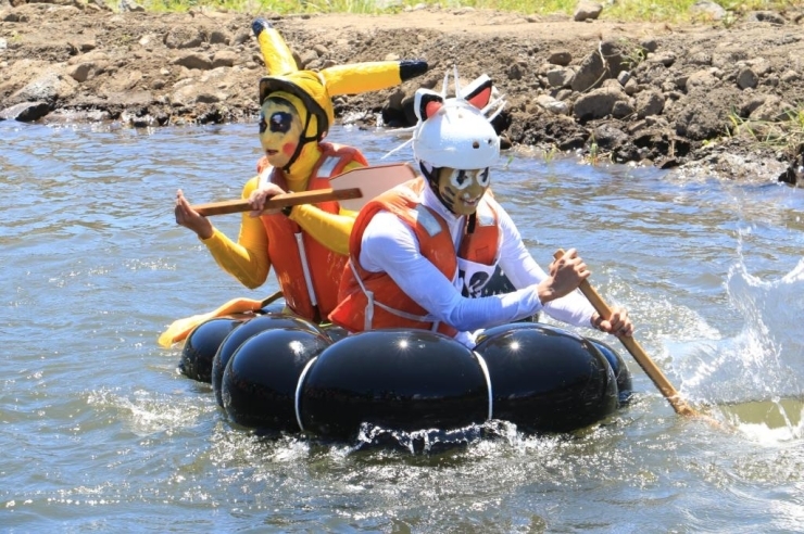 川の流れに乗ってスイスイ！さすが上手です！