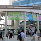 立川駅北口の再開発地区にタクロス広場がオープン