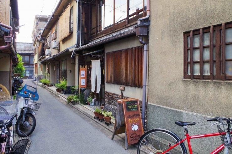 花屋町の路地内にお店はあります