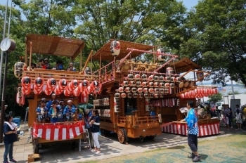 シャギリの山車が３台並びました