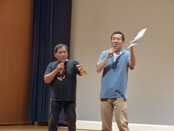 映画「天心」監督の松村克弥氏と世界的デザイナー藤代範雄氏のトークショーは、漫才を見ているようでギャラリーも大笑い！　息ピッタリです。
