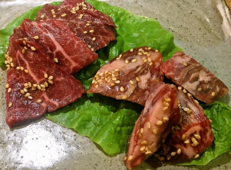 尾崎牛赤身焼肉定食のお肉。本日は、お肉は左側がクリミ、右がカイノミ