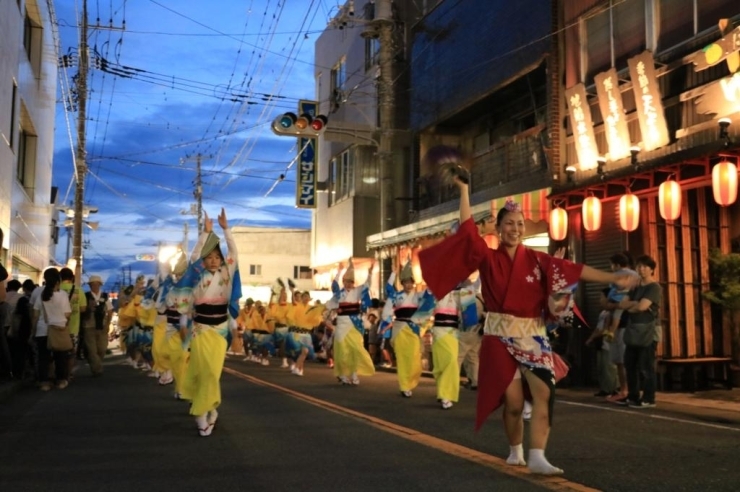 夜になると更に、盛り上がってきました。<br>この日は台風が日本付近に３コもあったのに、天気も問題なし^^<br>裾野のみなさん持っていますね～^^