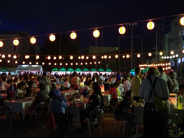 夜がふけると、そこここに秋の気配が