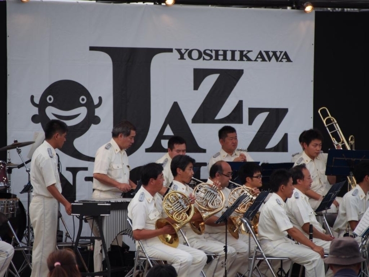 埼玉県警察音楽隊の演奏から、JAZZ　NIGHTスタートです！<br>ピシっとした姿がかっこいいです。