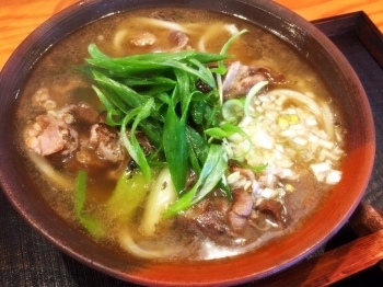 香ばしさ抜群　炙り肉うどん　680円（税抜）