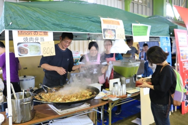 Minoriさんの焼肉弁当！　おいしそうな香りが・・・こちらも大人気でした♪