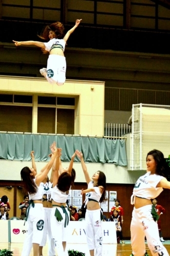 勝利の女神たちのスタンツは今シーズンも健在！！