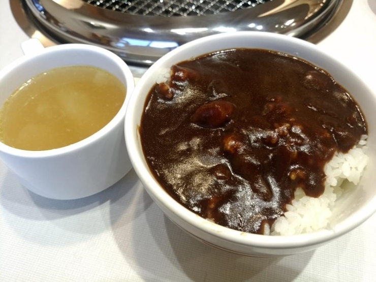 黒カレーとスープです！