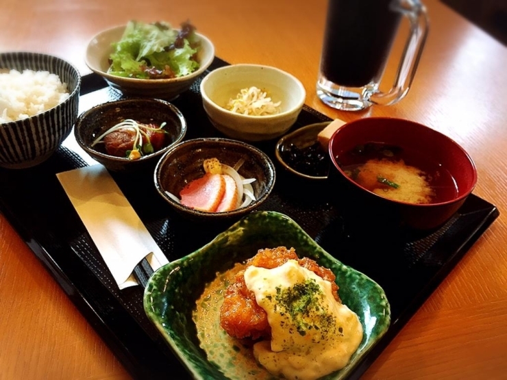 ごじごじ定食（本日のおかず6品付）830円