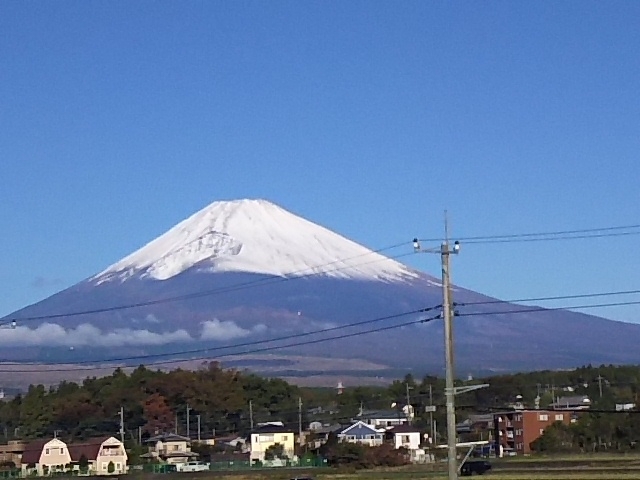 まだ、積雪少ないですが、裾のまで見えて綺麗でした。<br>【 みっちゃん さんからの投稿】<br>