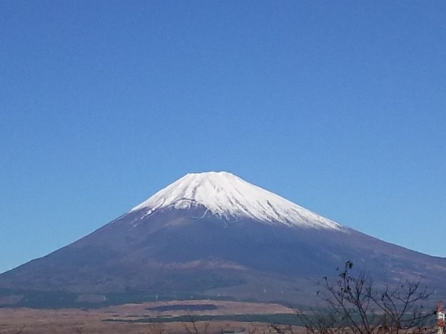 朝空気が澄んでて綺麗な富士山見えました。<br>【みっちゃん さんからの投稿】
