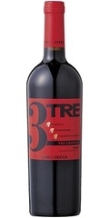 アジィエンダ・アグリコーラ・コンティ・ゼッカ<br>トレ・グラッポリ　コンティ・ゼッカ<br>プーリア州の老舗ワイナリー、コンティ・ゼッカが最も得意とする３つの黒ブドウ品種を見事にブレンドして造られた自信作。様々な赤黒果実の香りが豊かに広がるジューシーなワインです。<br>