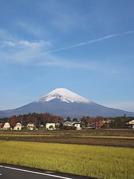 飛行機からも、綺麗な富士山見れたでしょうね？<br>裾野の方まで綺麗に見えました。<br>【 みっちゃん  さんからの投稿】<br>