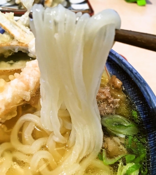 透き通る麺と出汁