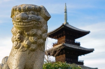 【狛犬・三重塔】<br>餘慶寺と豊原北島神社との両参り