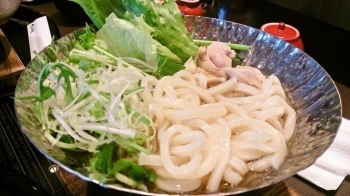 炙り鶏とハリハリ野菜のうどんすき