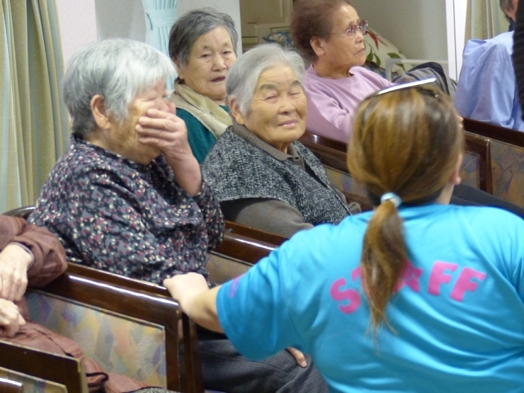 職員さんと利用者さん、何を話しているんでしょうね。