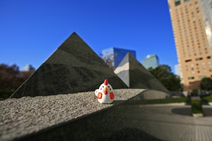 新宿にも　ピラミッドが　コッコ　で～す