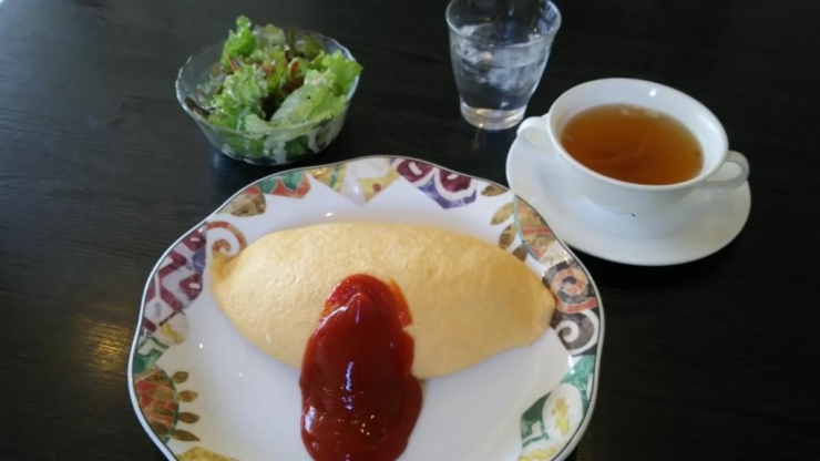 オムライスＡセットのケチャップ(スープ・サラダ・ソフトドリンク・デザート)