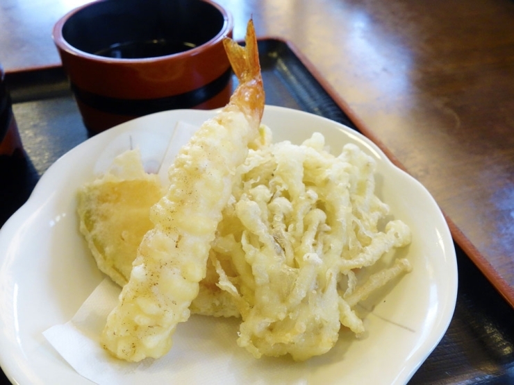 サクサクの天ぷら<br>エビ、えのき、サツマイモなど5品