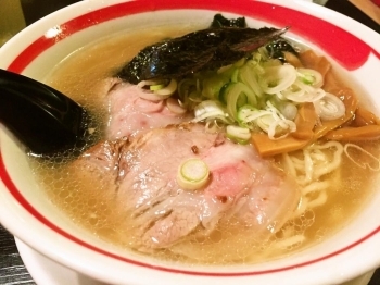 焼肉の後でもあっさりいける<br>塩ラーメン